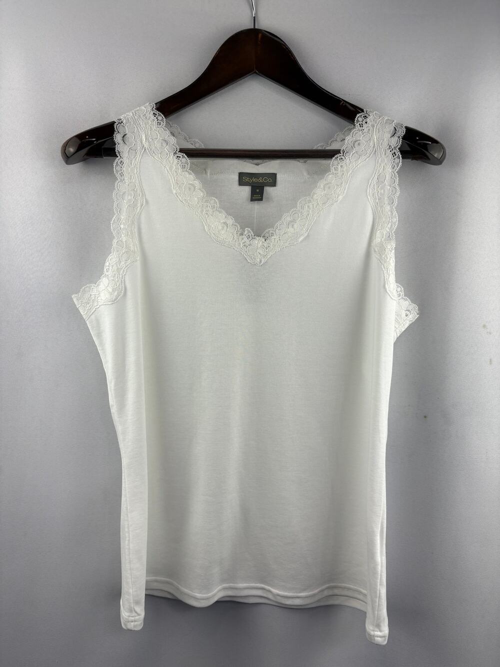 Women’s Style&Co Medium White Lacy Scalloped Tank